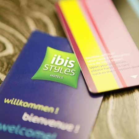 Ibis Styles Guyancourt Versailles Buitenkant foto