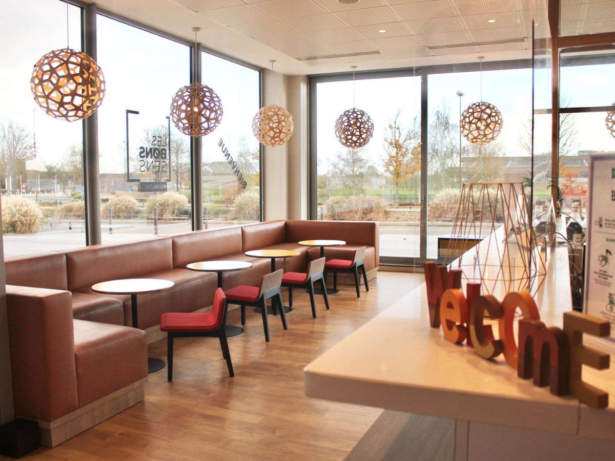Ibis Styles Guyancourt Versailles Buitenkant foto