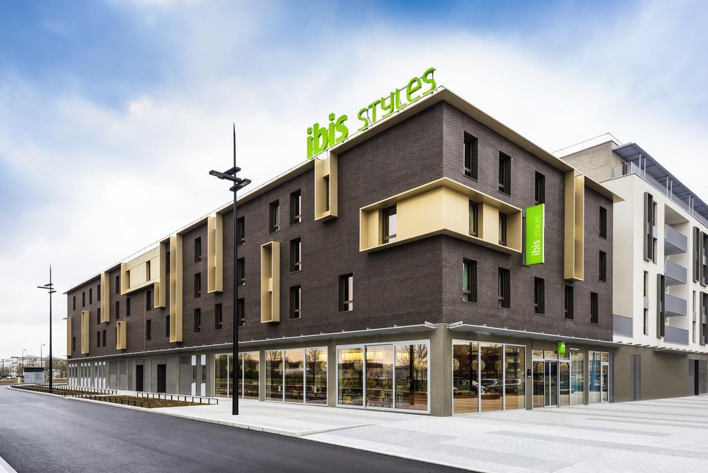 Ibis Styles Guyancourt Versailles Buitenkant foto