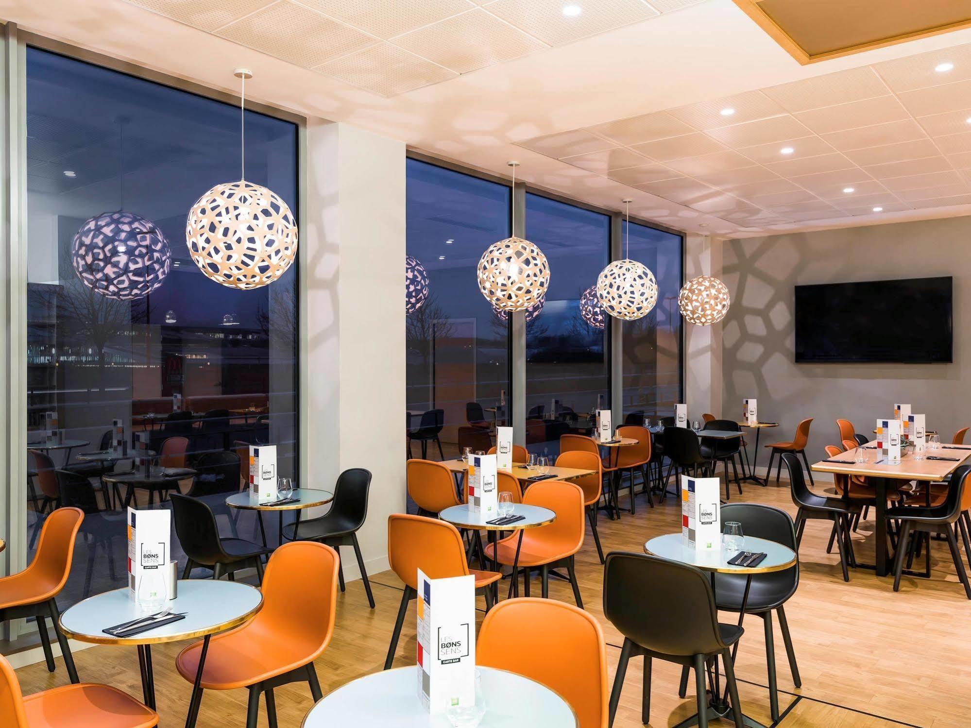 Ibis Styles Guyancourt Versailles Buitenkant foto
