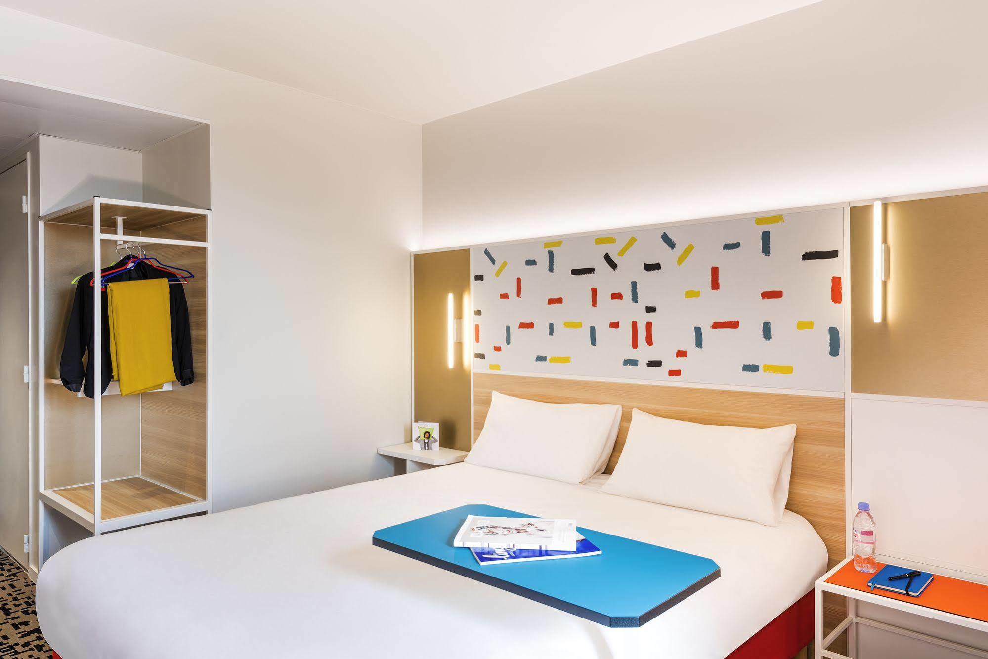 Ibis Styles Guyancourt Versailles Buitenkant foto