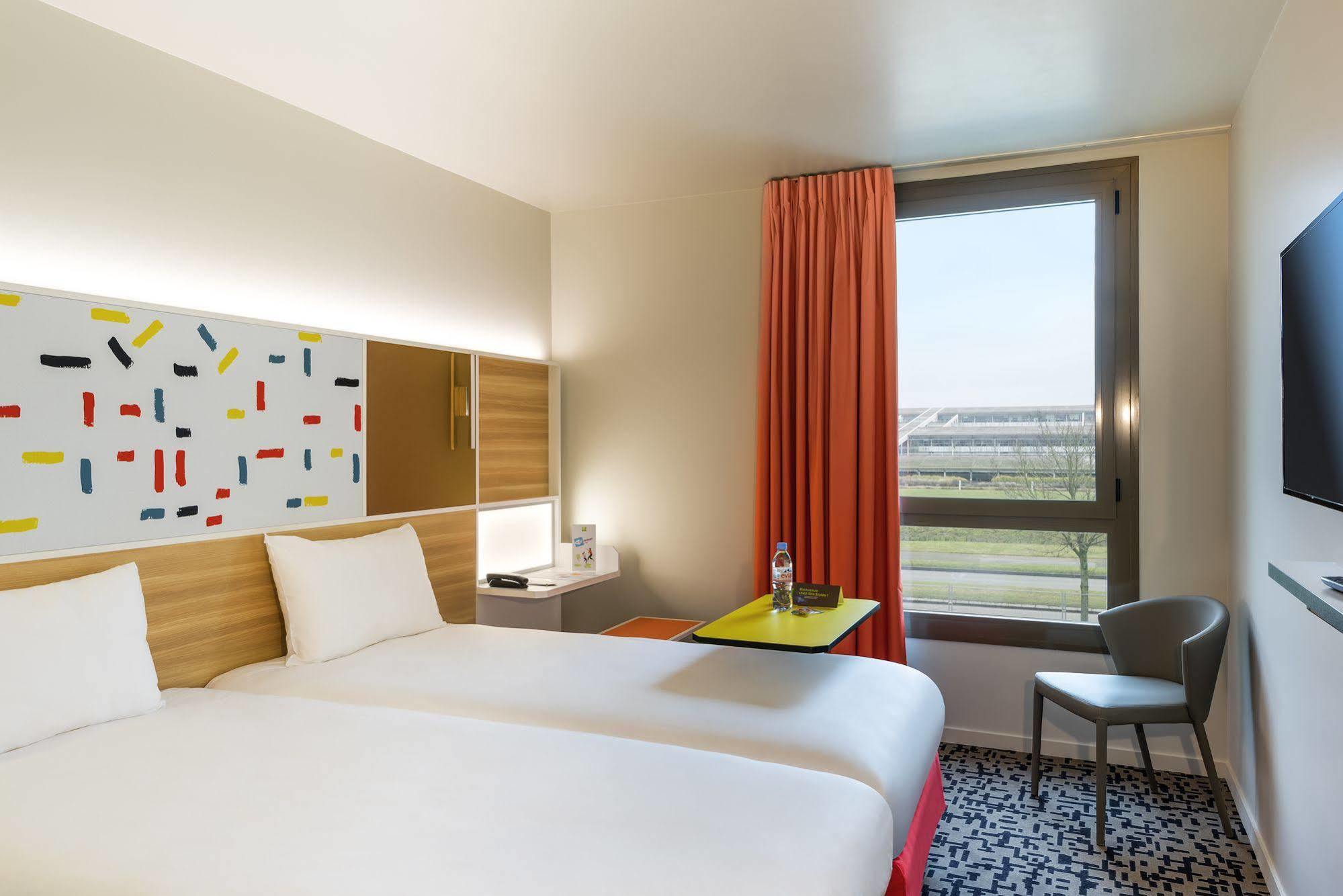 Ibis Styles Guyancourt Versailles Buitenkant foto