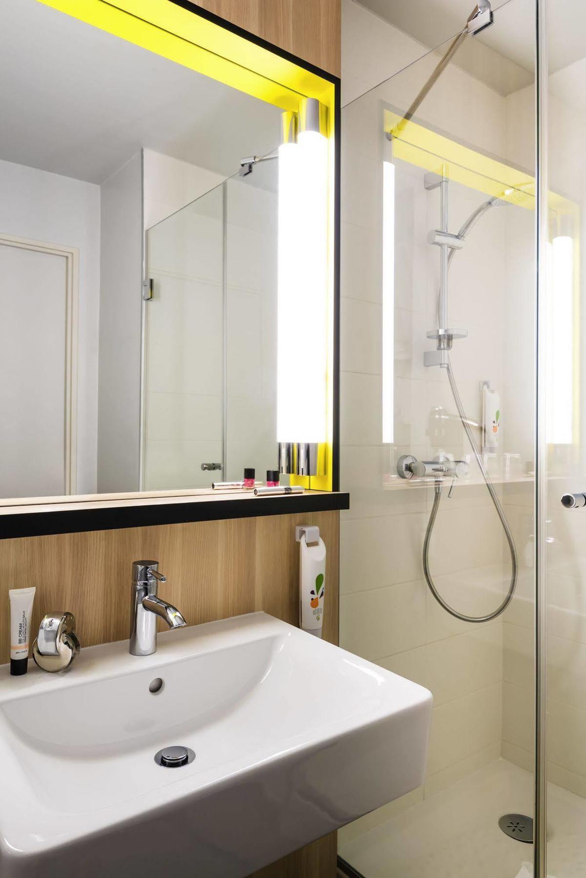 Ibis Styles Guyancourt Versailles Buitenkant foto
