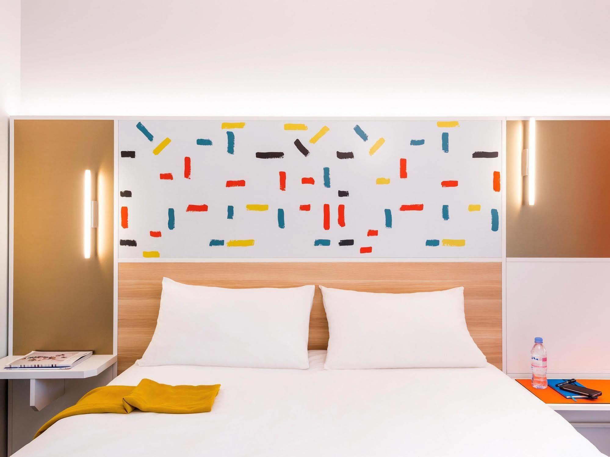 Ibis Styles Guyancourt Versailles Buitenkant foto