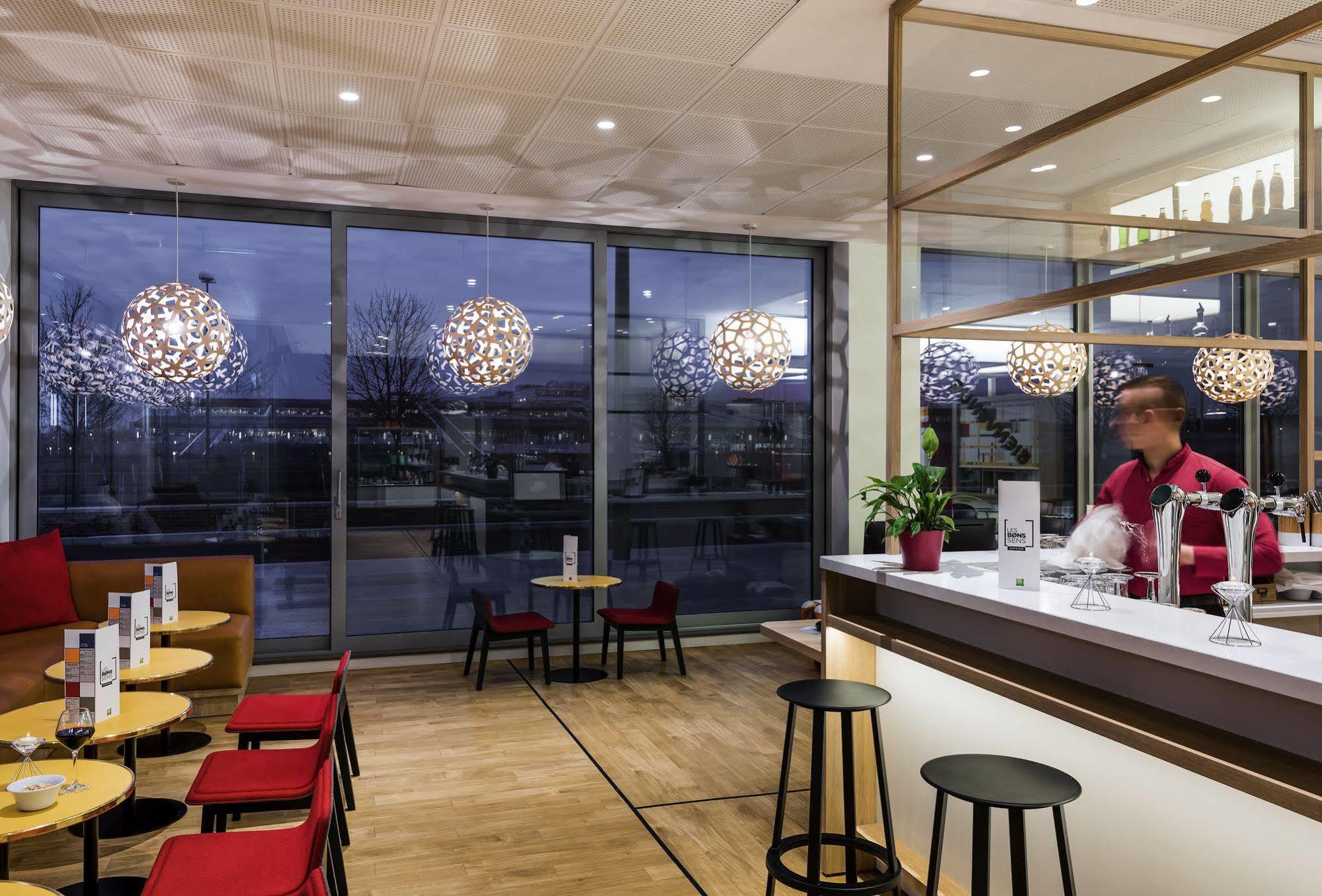 Ibis Styles Guyancourt Versailles Buitenkant foto