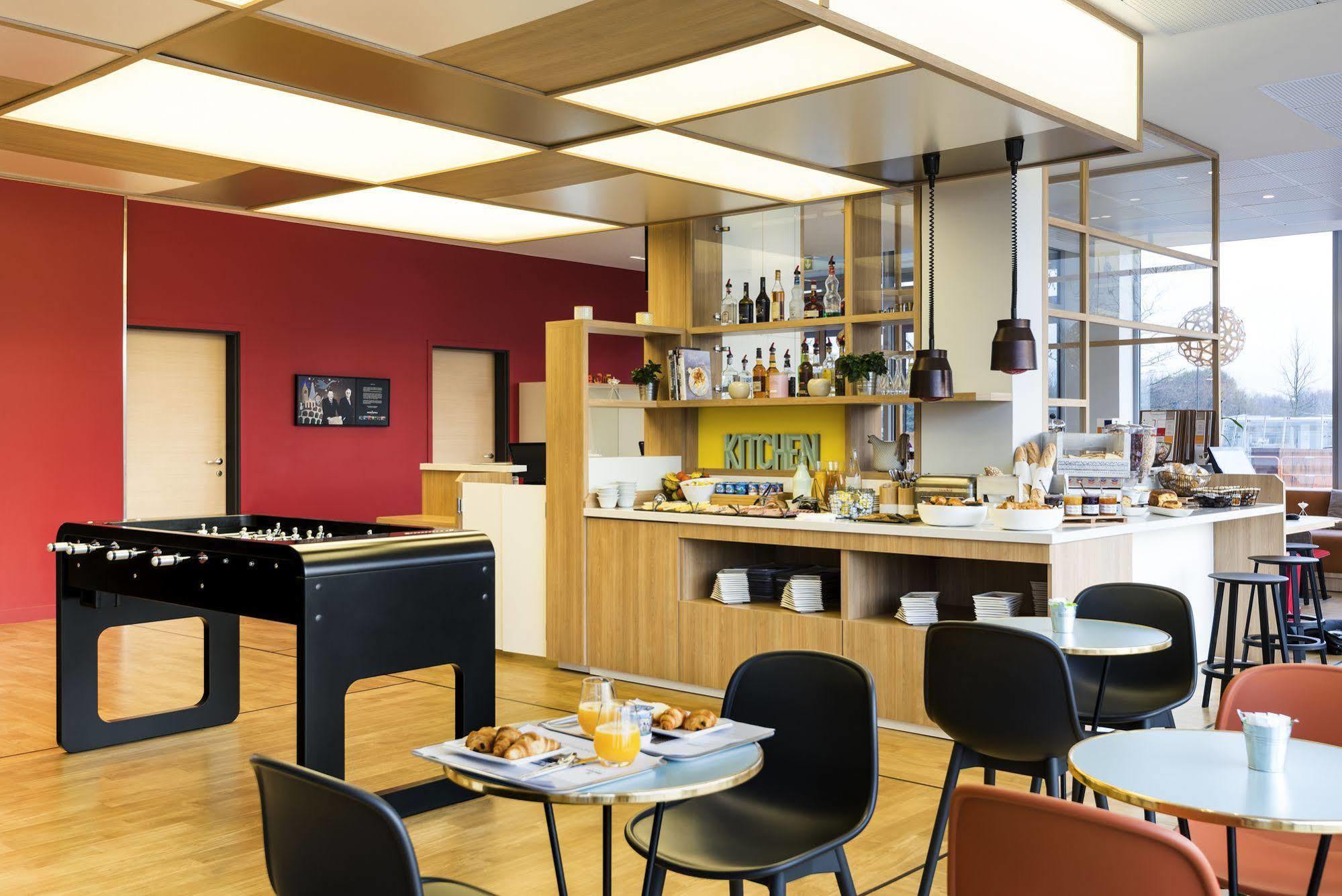 Ibis Styles Guyancourt Versailles Buitenkant foto