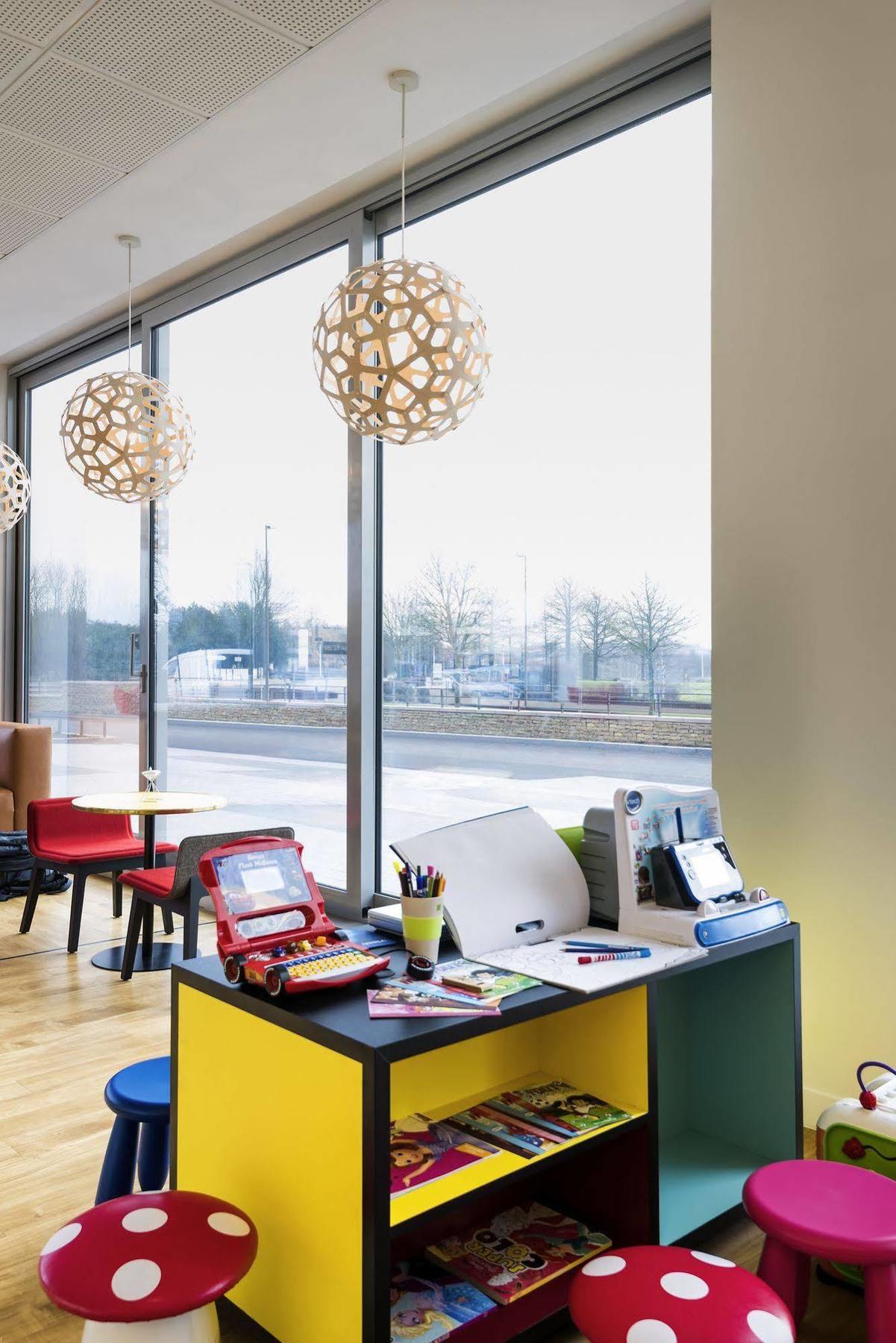 Ibis Styles Guyancourt Versailles Buitenkant foto