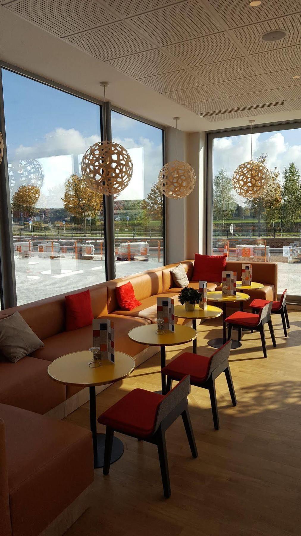 Ibis Styles Guyancourt Versailles Buitenkant foto