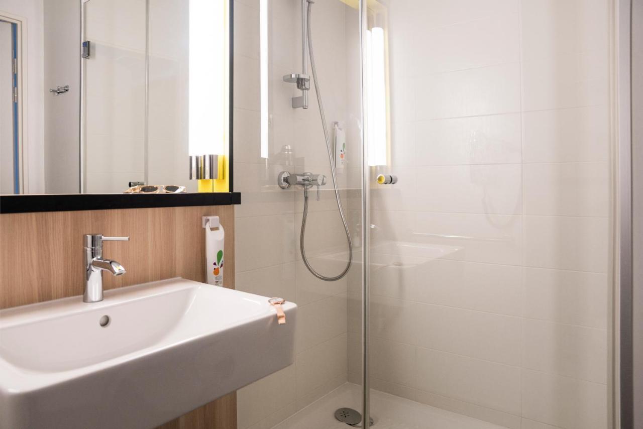 Ibis Styles Guyancourt Versailles Buitenkant foto
