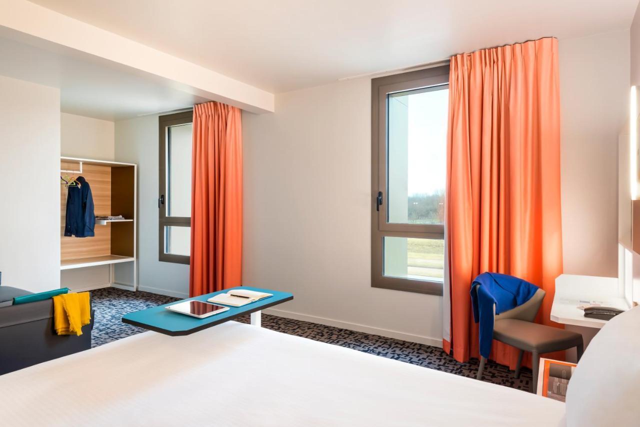 Ibis Styles Guyancourt Versailles Buitenkant foto