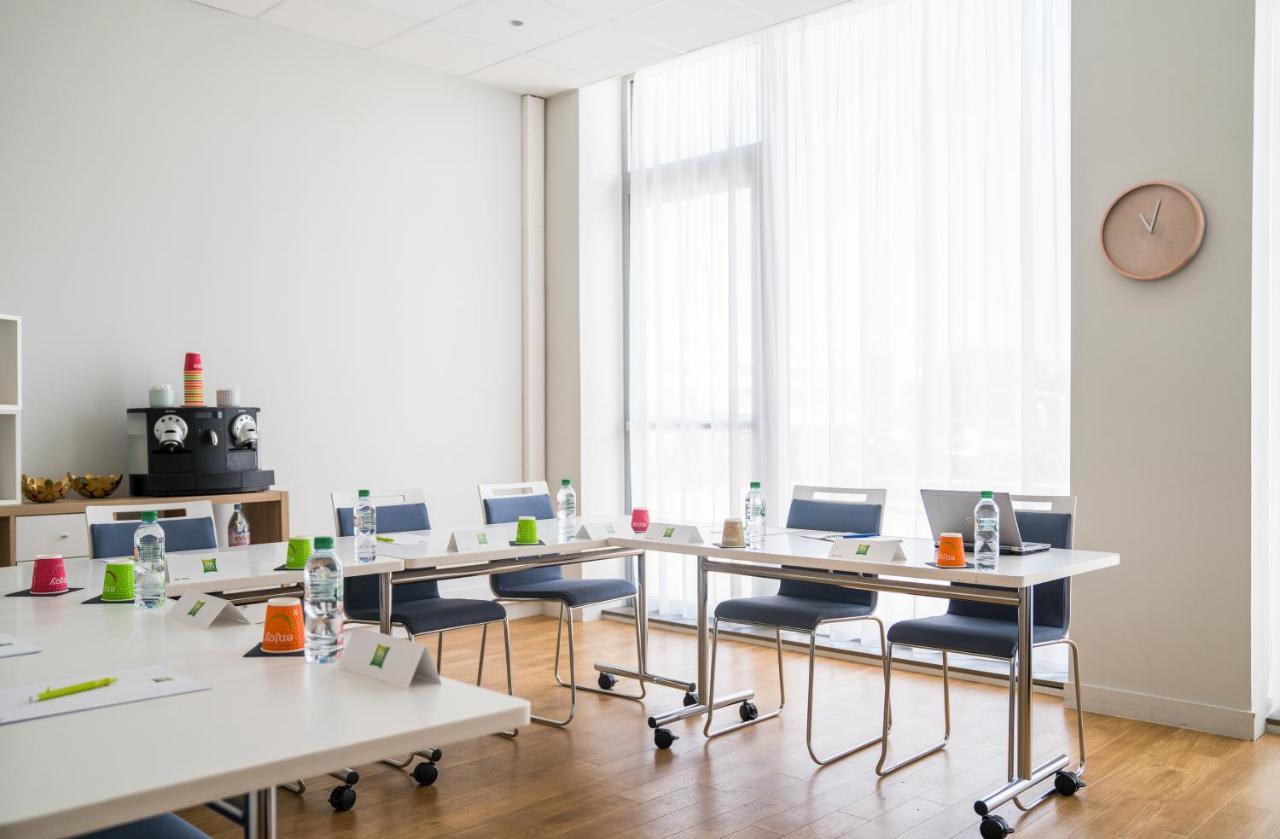 Ibis Styles Guyancourt Versailles Buitenkant foto